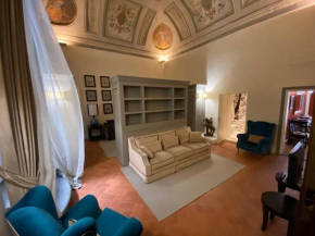 Luxury frescoed apartment in the center, Florence